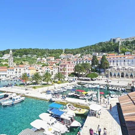 Lilly With Amazing View Χβαρ