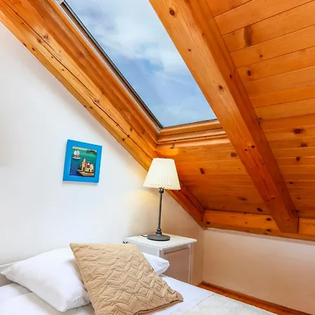 Lilly With Amazing View Χβαρ