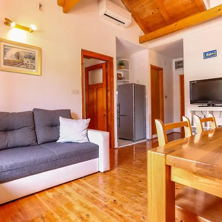 Lilly With Amazing View Χβαρ