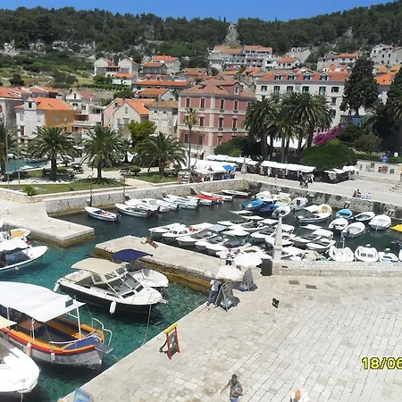 Lilly With Amazing View Χβαρ