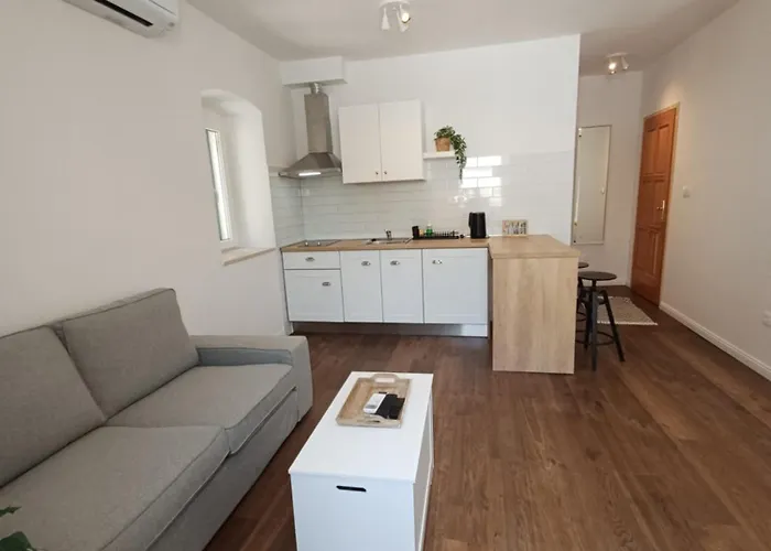 Lilly With Amazing View *